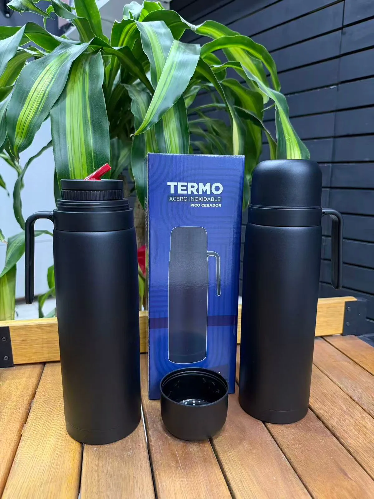 Termo acero inoxidable pico cebador negro 1L